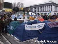 Палаточный городок на площади Независимости в г. Киеве в предверии 2001 года