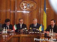 Министр иностранных дел Украины А. Зленко и министр иностранных дел Ирана К. Харрази на пресс-конференции по итогам переговоров между Украиной  и Ираном
