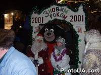 Вечерний новогодний Киев 2001 года. Дед Мороз и Снегурочка на Площади Независимости