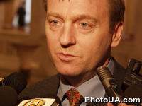 Народный депутат Александр Лавринович, секретарь комитета по вопросам правовой политики, высказывает мнение по докладу Генерального прокурора Украины М.Потебенько о ходе расследования криминального дела по факту исчезновения журналиста Георгия Гонгадзе