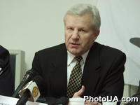 Народный депутат Украины, лидер Социалистической Партии Украины А. Мороз на заседании круглого стола "Проблемы формирования и деятельности единой оппозиции на Украине" в информационном пресс-центре "ПроМедиа"