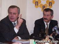 Народные депутаты Украины В. Филенко и В. Пинзеник на встрече журналистов с лидерами партии "Реформы и Порядок" - "Реформы за чашкой кофе". Обсуждаются вопросы создания коалиционного правительства