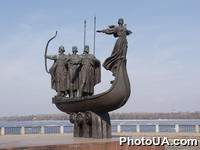 Памятник легендарным основателям Киева - братьям Кию, Щеку, Хориву и сестре их Лыбиди