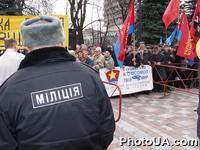 Участники похода к ВС сторонников объединенной оппозиции - общественного комитета "Украина без Кучмы", Форума национального спасения, общественного комитета "За правду" у стен Верховного Совета Украины