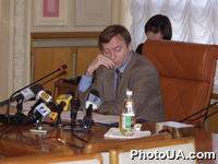 Народный депутат Украины, глава Временной следственной комиссии Верховного Совета по расследованию причин исчезновения журналиста Г.Гонгадзе А. Лавринович на заседании Временной следственной комиссии ВС Украины