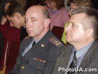 Участники общественных слушаний "Соблюдение гражданских прав во время политического кризиса. Роль првохранительных органов и СМИ", которые проводились институтом экономико-социальных проблем "Республика"