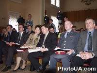 Участники общественных слушаний "Соблюдение гражданских прав во время политического кризиса. Роль првохранительных органов и СМИ", которые проводились институтом экономико-социальных проблем "Республика"
