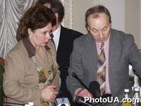 Перед началом заседания круглого стола "Защита прав человека в Украине на современном этапе: проблемы и перспективы", посвященного 3-й годовщине создания института Уполномоченного по правам человека. На фото: Нина Карпачева
