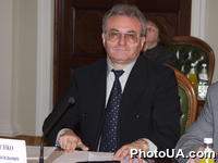 1-й заместитель министра внутренних дел Украины М. Корниенко на заседании круглого стола "Защита прав человека в Украине на современном этапе: проблемы и перспективы", посвященного 3-й годовщине создания института Уполномоченного по правам человека