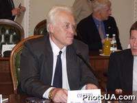 Народный депутат Украины, член комитета по вопросам правовой политики В.Сиренко на заседании кругл.стола "Защита прав человека в Украине на совр. этапе: проблемы и перспективы", посв.3-й год-не создания ин-та Уполном.по правам человека