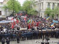 Участники акции в поддержку правительства Виктора Ющенко "Правительству украинской надежды - всенародную поддержку!" у стен Верховного Совета Украины