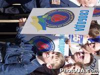 Участники митинга солидарности, организованном Социал-демократической партией Украины (объединенной) в честь 1 мая - Дня солидарности трудящихся возле памятника и. Франка в Киеве