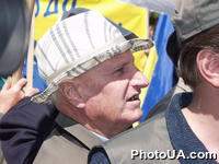 Участник митинга, посвященного официальному началу организации всеукраинского референдума по народной инициативе "О волеизъявлении народа по провозглашению отставки Президентом Украины Л.Кучмой"