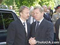 Народные депутаты Украины Александр Зинченко и Борис Андресюк на торжествах, посвященных празднованию 56-й годовщины Победы в Великой Отечественной войне