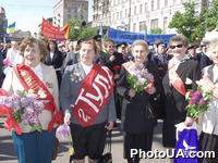 Женщины-ветераны - участницы праздничного парада, посвященного 56-й годовщине Победы в Великой Отечественной войне