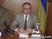 Руководитель пресс-службы Конституционного Суда Украины Владимир Шляпошников на совместной пресс-конференции Главы Конституционного Суда Украины Виктора Скоморохи и Главы Конституционного Суда Республики Словения Франца Тестена