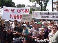 20-тысячный крестный ход притив визита Папы Римского Иоанна Павла II в Украину. Крестный ход пройдет от Киево-Печерской Лавры в направлении Верховного Совета и Администрации Президента Украины, где будут проведены молитвенные остановки