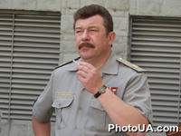 Симпозиум "Украина - НАТО" (Киев, 4-6 июля 2001). Министр обороны Украины Александр Кузьмук в перерыве в работе симпозиума