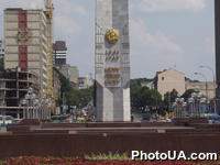 Памятный знак "Киеву - городу-герою" на проспекте Победы в Киеве