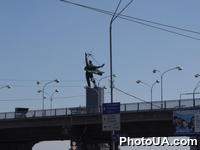Архитектурное сооружение на станции киевского метрополитена "Метро"