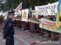 Пикетирование ВС Украины представителями Украинской партии зеленых с требованием :"Остановим браконьерский произвол членов Партии зеленых Украины! Вернем природе животных, убитых зеленым депутатом-браконьером и другими губителями природы!"