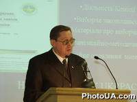 Презентация сборника "Выборы и референдумы в Украине: проблемы теории и практики",изданного Центральной избирательной комиссией. Председатель ЦИК Н.Н.Рябец во время доклада.