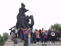 Памятник жертвам Бабьего Яра в Киеве