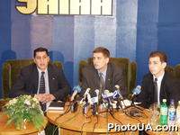 Учасники пресс-конференции:"Выборы-2002:в ожидании начала"-Игорь Попов, Евгений Побережный и Александр Черненко в УНИАН.