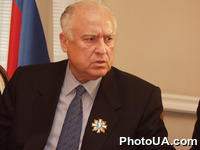 Чрезвычайный и Полномочный Посол России на Украине Виктор Черномырдин награжден орденом "Казацкой славы" первой степени