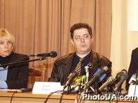 Всеукраинская акция, организованная Всеукраинским благотворительным фондом "Журналистская инициатива", при участии Партии зеленых Украины "Зеленые против СПИДа и наркотиков". Президент Центра свободной прессы и Академии укр.прессы В.Иванов