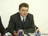 Пресс-конференция "Результаты последнего общенационального соцопроса Центра Разумкова" (с 25 ноября по 5 декабря 2001 г.). Директор политико-правовых программ Центра им. А. Разумкова Игорь Жданов