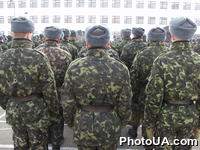 Церемония прийнятия военной присяги в одной из артилерийских частей Киевщины. Колонны новобранцев