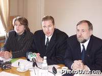 Пресс-конференция "Итоги Президентских выборов в Преднестровской Молдавской Республике: Правда и вымыслы. Защита интересов украинцев и Украины". Члены делегации Международных наблюдателей-Ю.Кармазин, Э.Коваленко, Е. Мазур