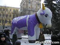 Реклама шоколада "Milka" - игрушечная корова