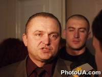 Межпартийный съезд избирательного блока "За Ющенко!". Председатель избирательного блока партий "За Ющенко!" Александр Ржавский во время интервью для прессы