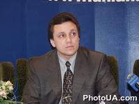 Пресс-конференция лидеров избирательного списка партии "Новая Генерация Украины" Юрия Мирошниченко, Вячеслава Кредисова, Владимира Барабаша (агентство УНИАН, Киев). Вячеслав Кредисов