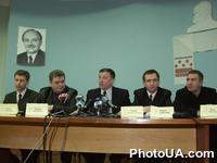 Брифинг руководства избирательного блока  "Народный Рух Украины" по поводу решения Верховного Суда от 12  февраля о законности регистрации блока. Участники: Б.Бойко, Г.Филипчук, А.Чорновил, Ю.Рогоза, С.Конев