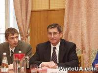 Пресс-конференция по случаю закрытия "Международной недели" при участии преподавателей оборонного колледжа НАТО в Риме и школы НАТО в Обераммергау. Заместитель начальника Оборонного колледжа НАТО в Риме Джон Берри