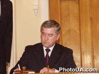 Премьер-министр Украины А.Кинах подписывает Меморандум о согласовании действий между Кабинетом Министров Украины и профессиональными объединениями в агропромышленном комплексе на рынке зерна (Здание Правительства Украины)