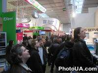 Посетители международной выставки-ярмарки CeBIT-2002 (г. Ганновер, Германия).