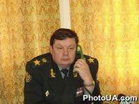 Министр обороны Украины Владимир Шкидченко во время "гарячей" телефонной линии