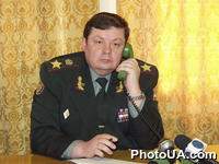Министр обороны Украины Владимир Шкидченко во время "гарячей" телефонной линии