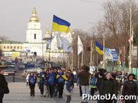 Лидер избирательного блока "Наша Украина" Виктор Ющенко 27 марта 2002 года завершил 50-дневный избирательный тур по регионам Украины на Софиевской площади в Киеве