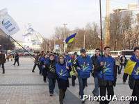 Лидер избирательного блока "Наша Украина" Виктор Ющенко 27 марта 2002 года завершил 50-дневный избирательный тур по регионам Украины на Софиевской площади в Киеве