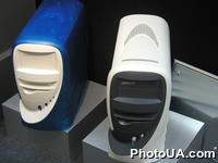 Экспозиция международной выставки-ярмарки CeBIT-2002 (г. Ганновер, Германия). Компьютерные технологии. Системные блоки