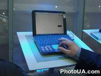 Экспозиция международной выставки-ярмарки CeBIT-2002 (г. Ганновер, Германия). Компьютерные технологии. Ноутбук