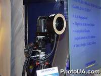 Экспозиция международной выставки-ярмарки CeBIT-2002 (г. Ганновер, Германия). Аппаратура для цифровых фотографий компании Olympus