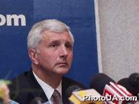 Пресс-конференция лидеров "Блока Юлии Тимошенко" "Итоги парламентских выборов-2002" (г. Киев, УНИАН). Анатолий Матвиенко