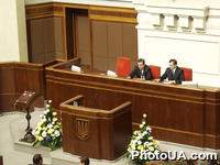 Спикер Верховного Совета Украины Иван Плющ и его заместитель Степан Гавриш проводят заключительное заседание Верховной Рады Украины 3-го созыва.