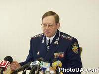 Первый заместитель Главы Государственной налоговой администрации Украины, начальник налоговой милиции, генерал-полковник налоговой милиции Виктор Жвалюк в ходе пресс-конференции "Итоги работы налоговой милиции в первом квартале 2002 года"